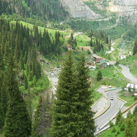 Nadezhda Apartments In Touristic Area, On The Dostyk Avenue 89 Almaty Esterno foto