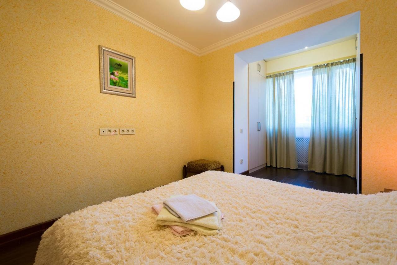 Nadezhda Apartments In Touristic Area, On The Dostyk Avenue 89 Almaty Esterno foto