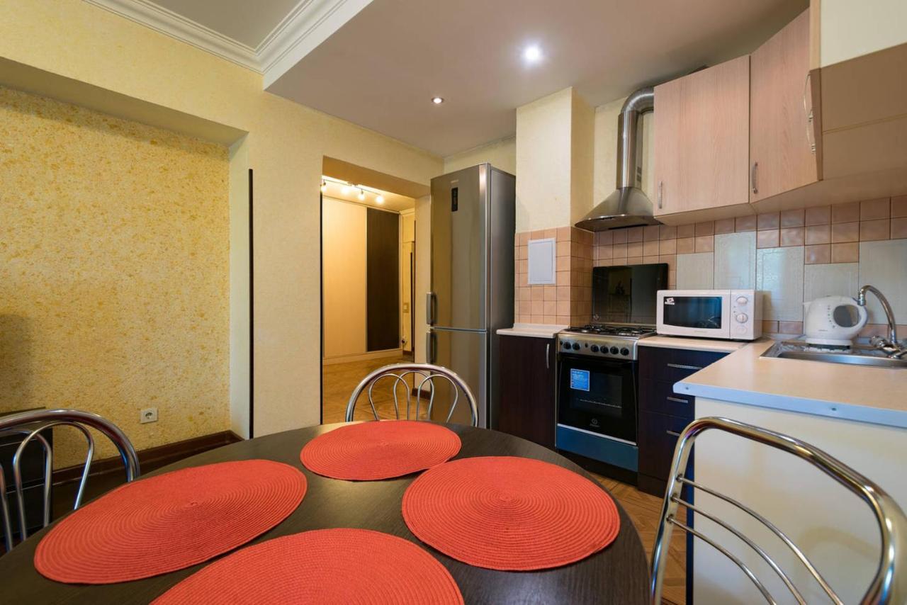 Nadezhda Apartments In Touristic Area, On The Dostyk Avenue 89 Almaty Esterno foto