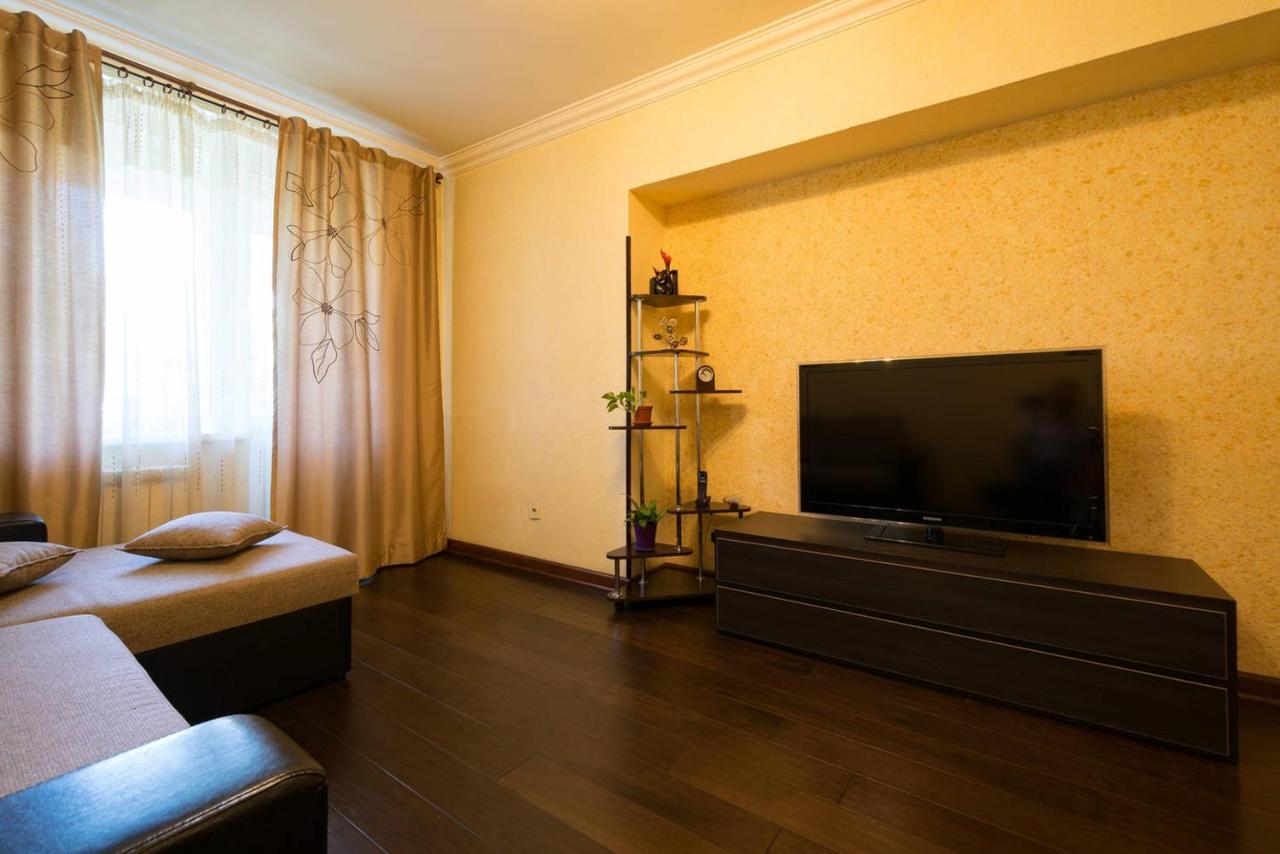 Nadezhda Apartments In Touristic Area, On The Dostyk Avenue 89 Almaty Esterno foto