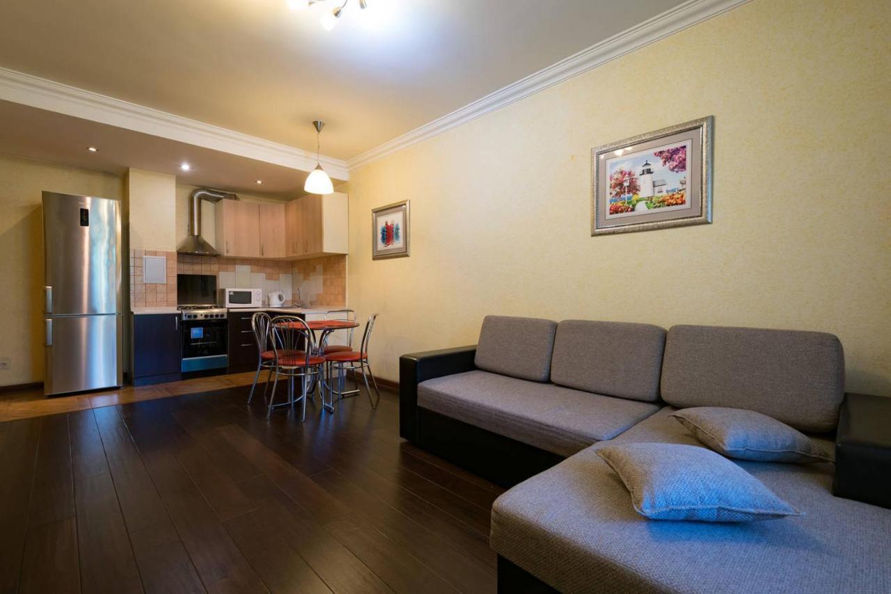 Nadezhda Apartments In Touristic Area, On The Dostyk Avenue 89 Almaty Esterno foto