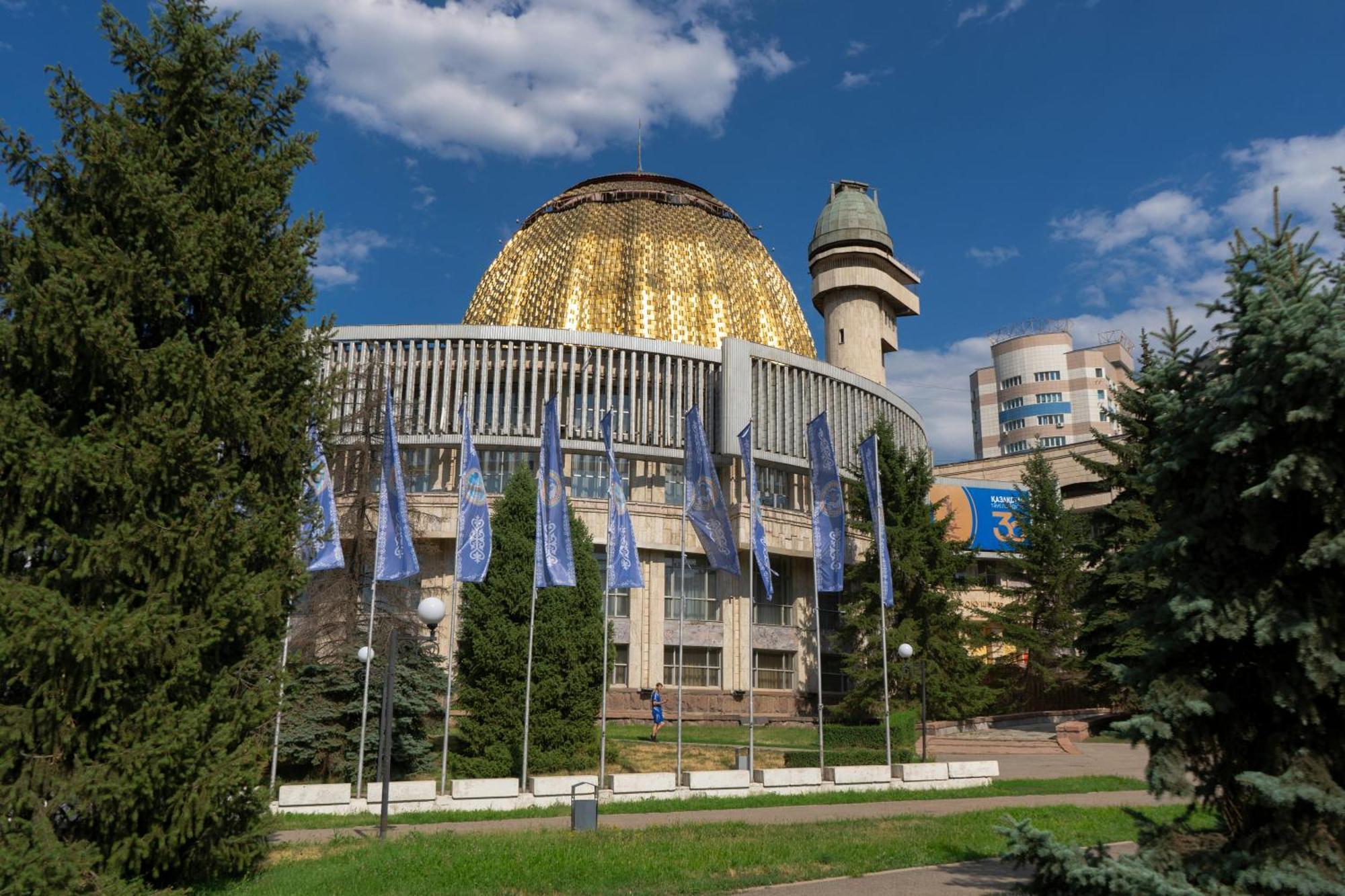 Nadezhda Apartments In Touristic Area, On The Dostyk Avenue 89 Almaty Esterno foto