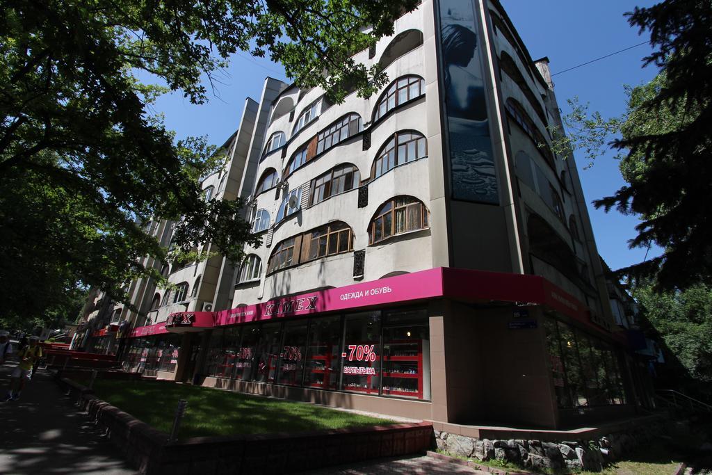 Nadezhda Apartments In Touristic Area, On The Dostyk Avenue 89 Almaty Esterno foto