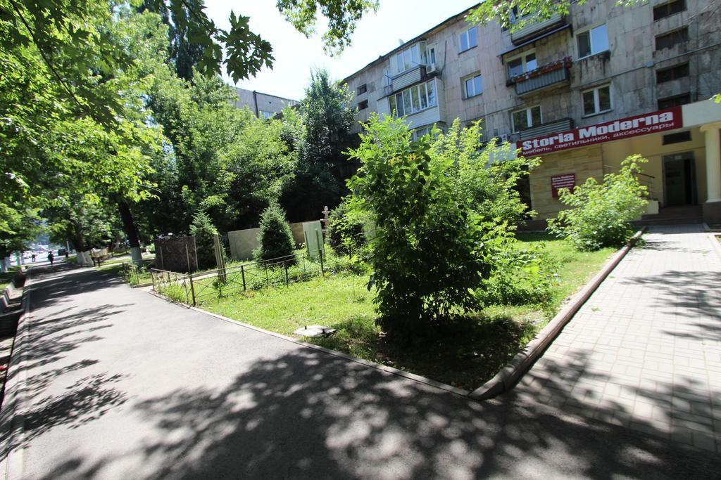 Nadezhda Apartments In Touristic Area, On The Dostyk Avenue 89 Almaty Esterno foto