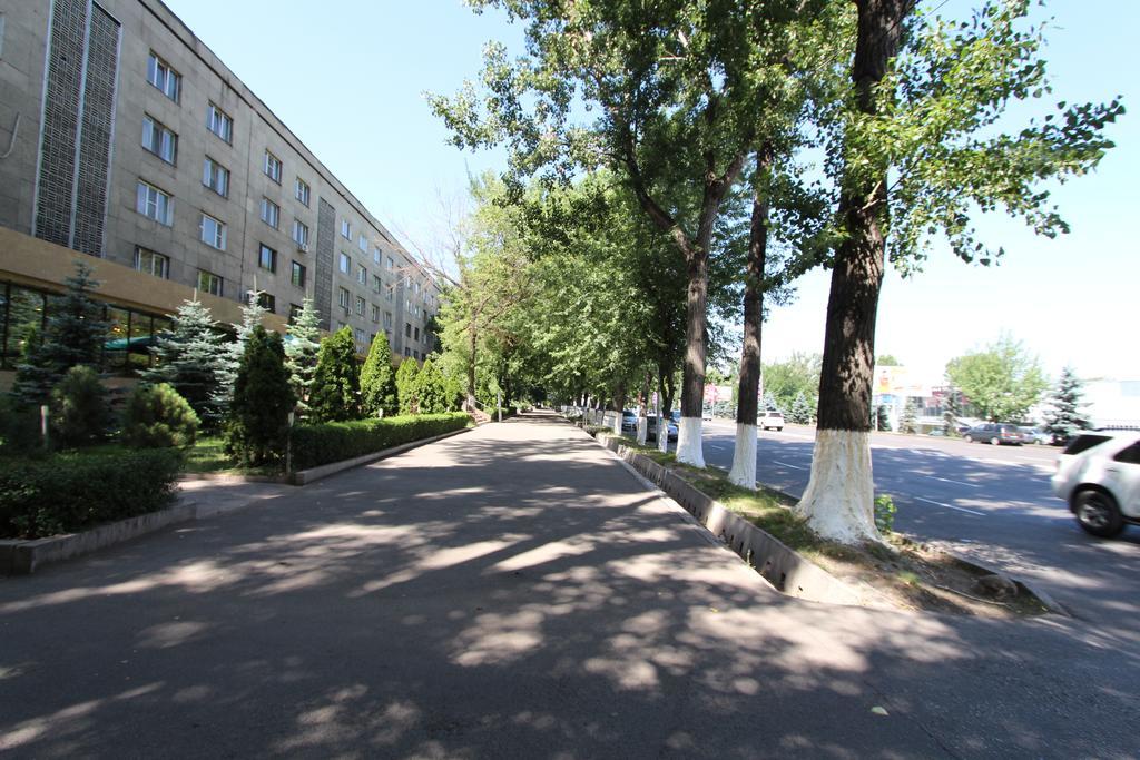 Nadezhda Apartments In Touristic Area, On The Dostyk Avenue 89 Almaty Esterno foto